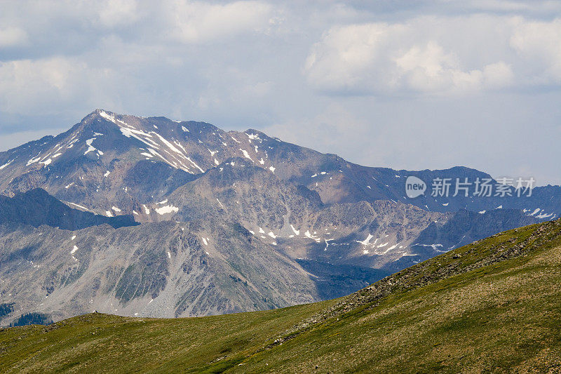 科罗拉多州萨沃奇山脉的Cottonwood Pass和Collegiate山峰